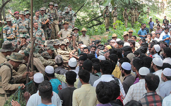 ಮನೆಗಳ ತೆರವಿಗೆ ಮುಂದಾದ ಸೇನೆ: ಉದ್ವಿಗ್ನ ಪರಿಸ್ಥಿತಿ